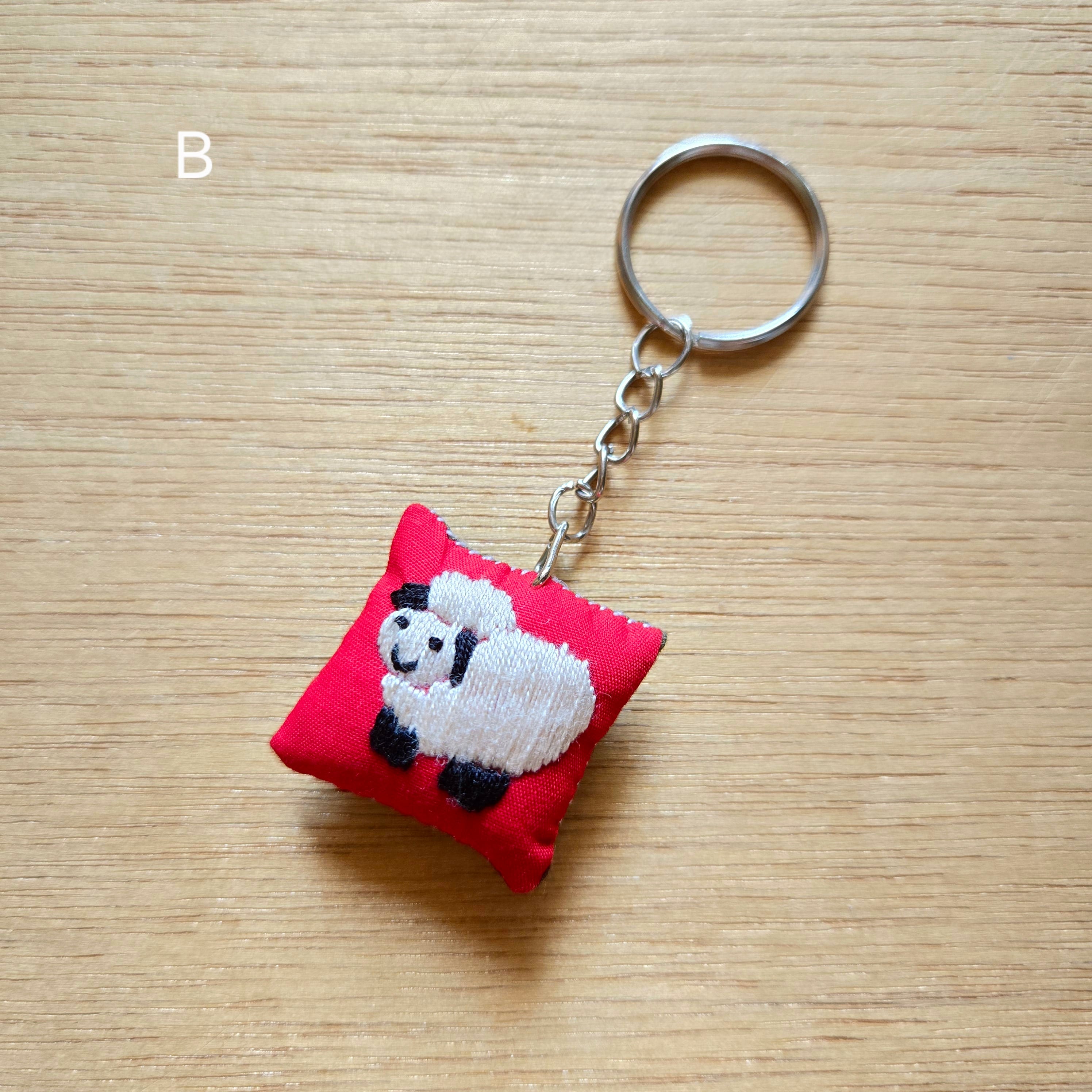 ラオス ゆる手刺繍キーホルダー | gururi