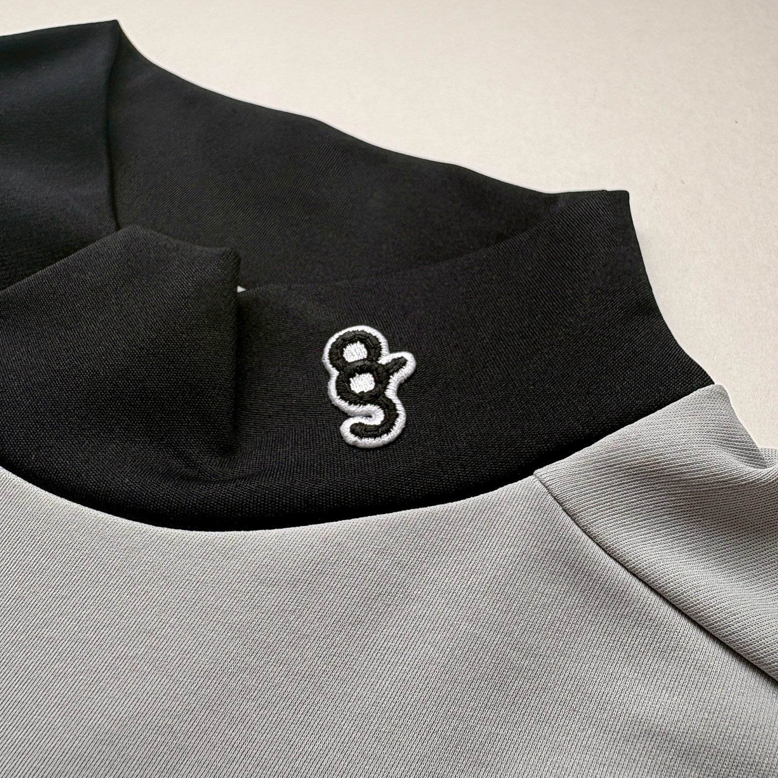 LOGO PRINT MOCK NECK SHIRT - LIGHT GRAY / BLACK - | 8G SHOOT WEBSTORE