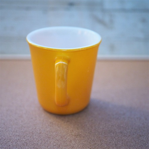 コーニングのイエロー色のマグカップ(^^♪