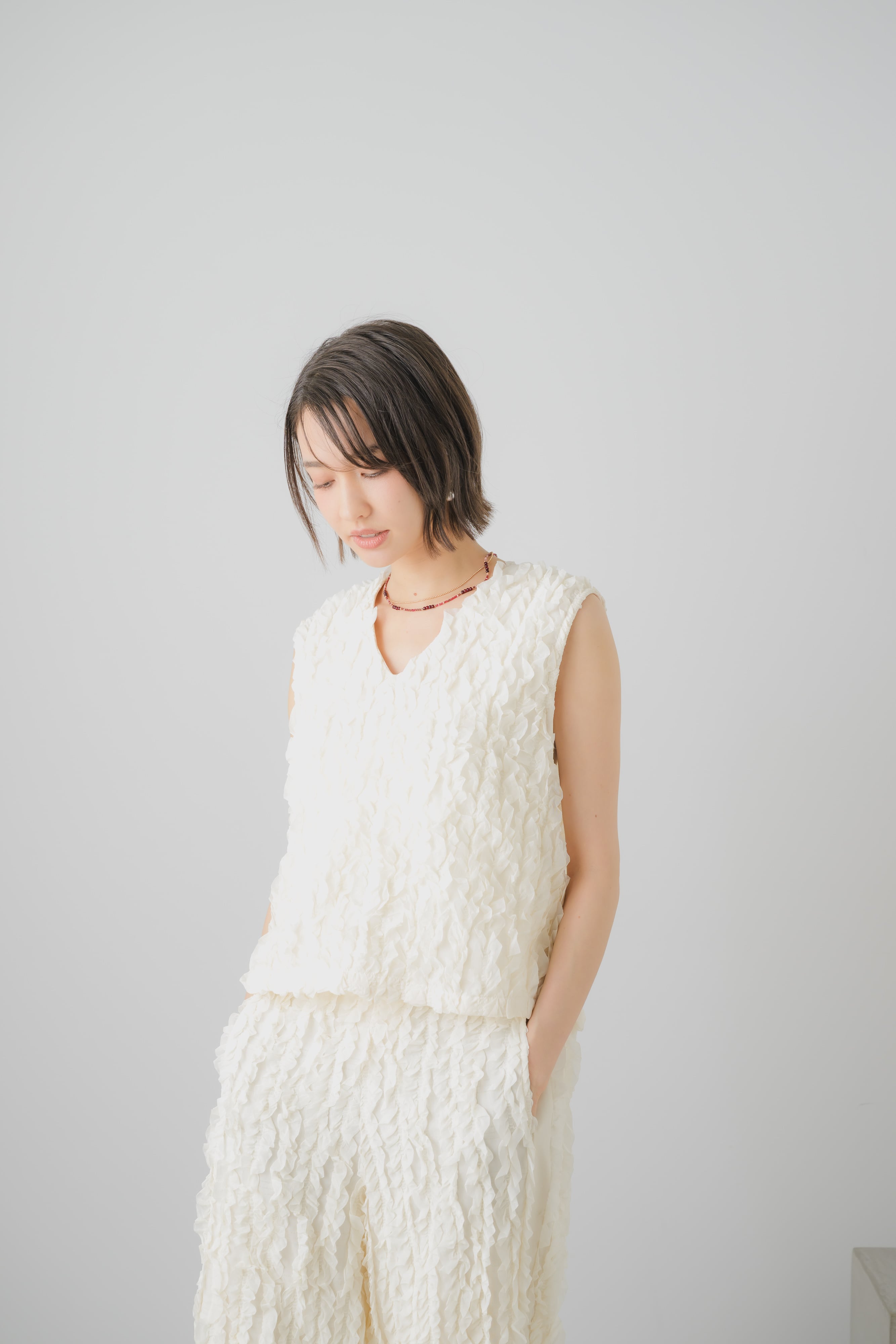 シフォンフリルノースリブラウス 70062-4154