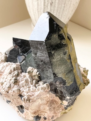 山東省産母岩付き黒水晶(モリオン)