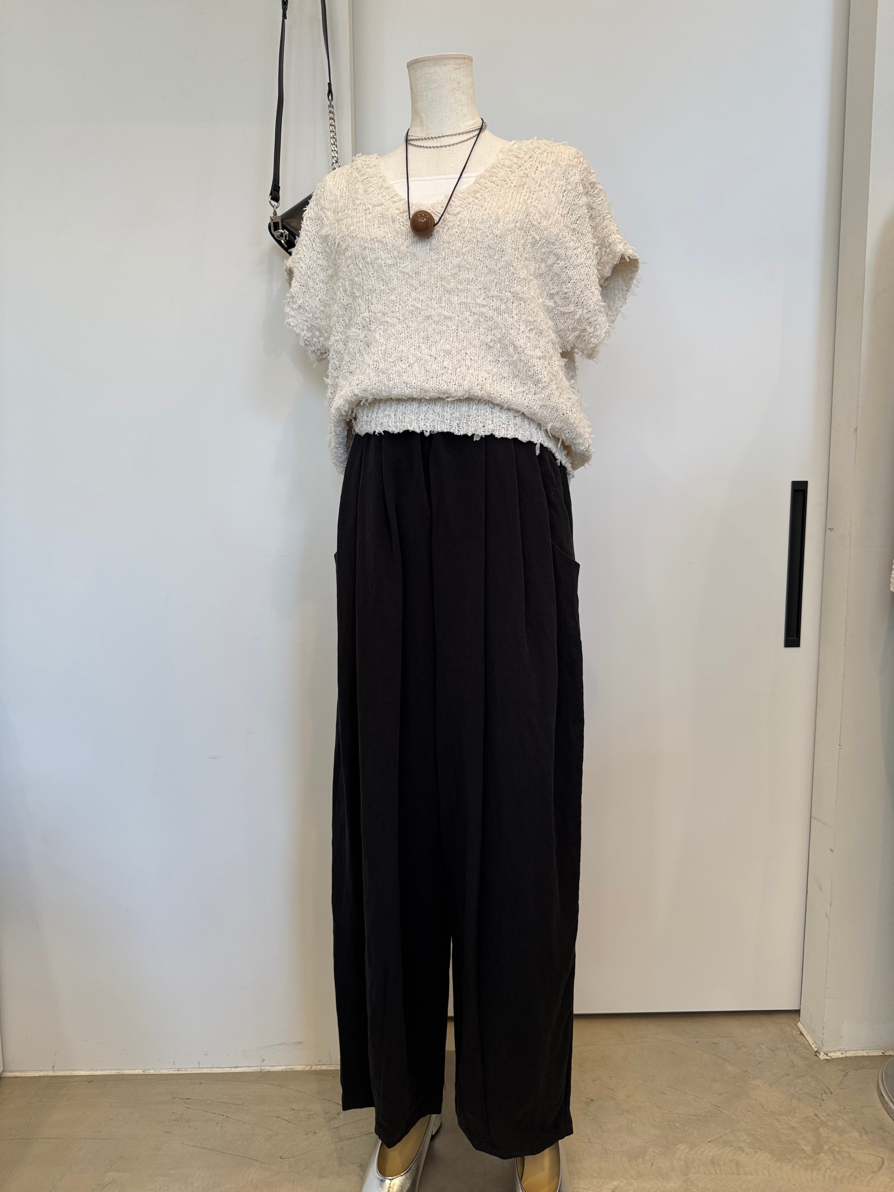 【CHIGNON】フロントタックカーヴィーパンツ　3261-026MK