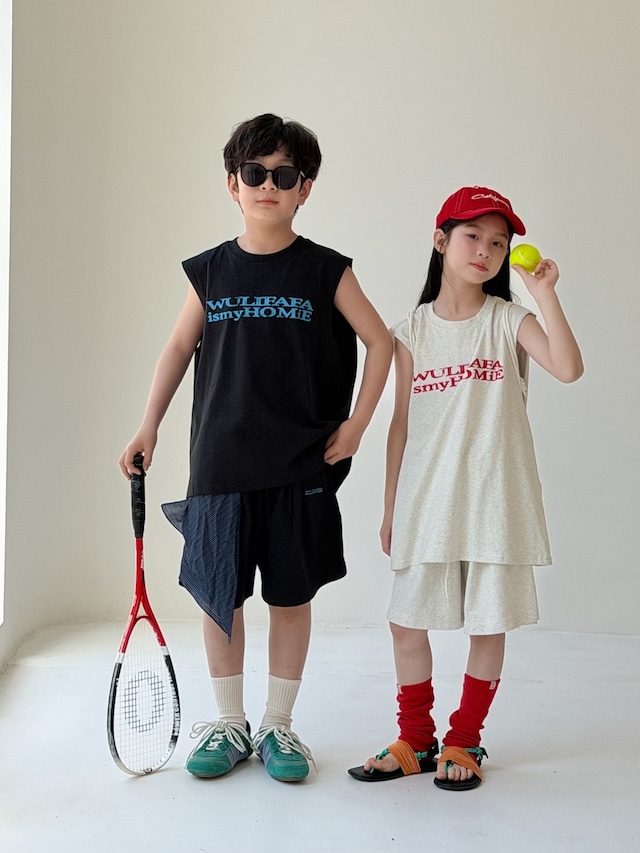 ノースリーブレタリングセットアップ（2色展開）KMAI｜リンクコーデ タンクトップ ハーフパンツ｜小学生 ジュニア対応｜お出かけ服｜韓国子供服｜男の子 女の子｜100-160cm｜2026夏服 ［取寄］