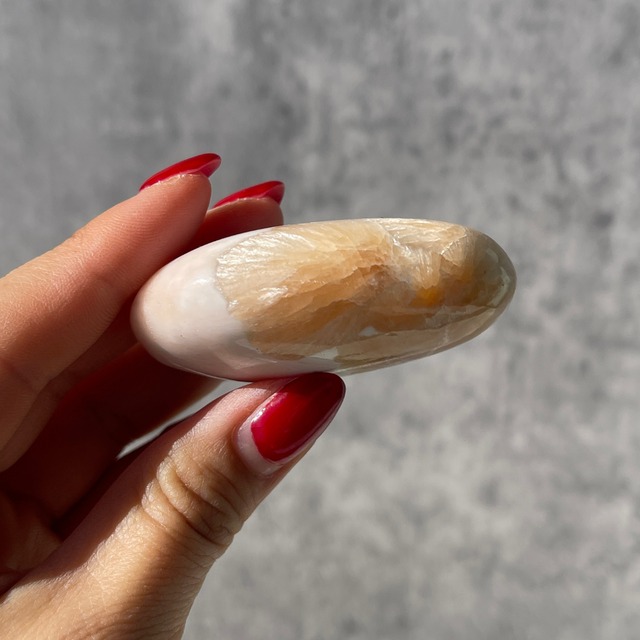 【スティルバイト】パームストーン｜握り石｜鉱物 天然石 パワーストーン