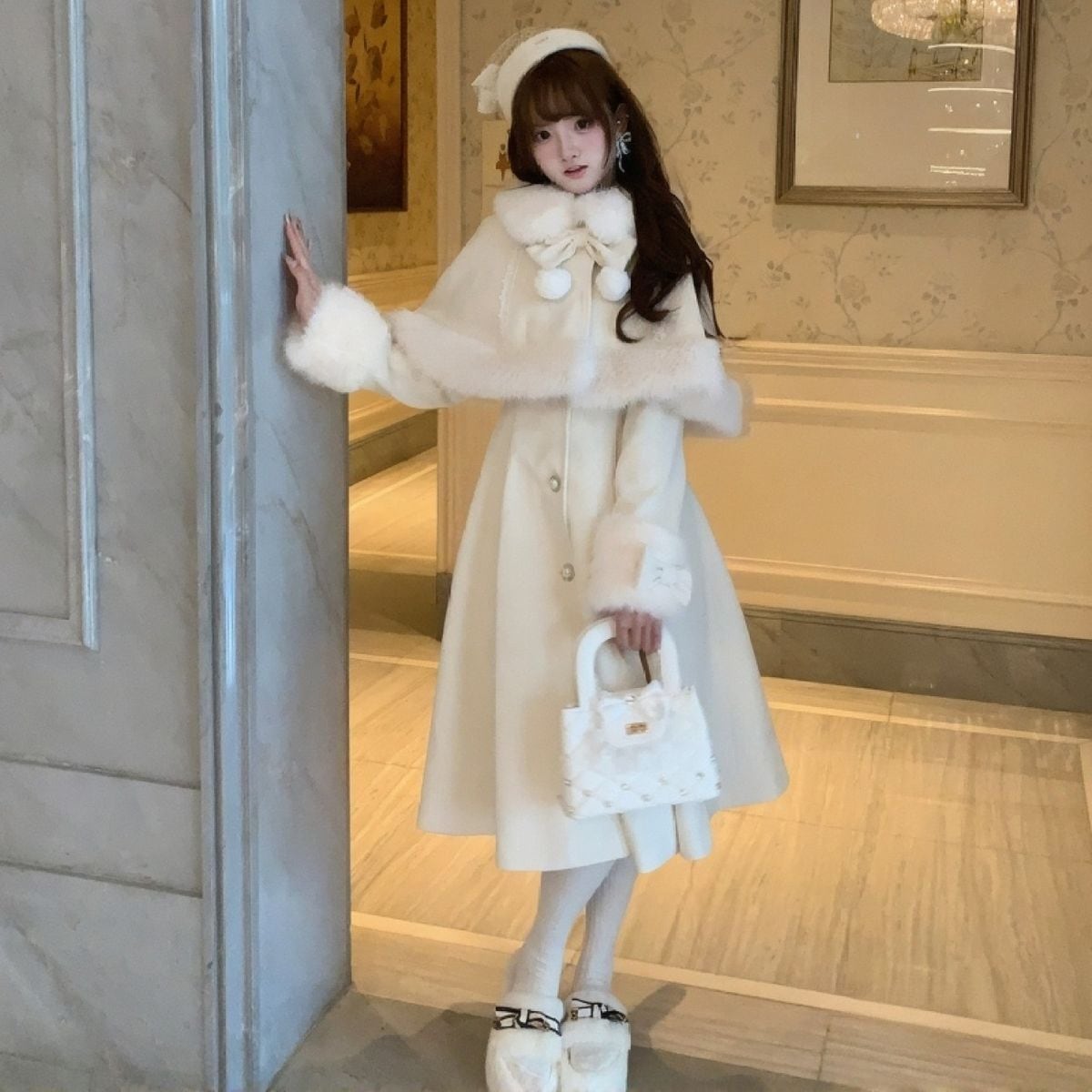 雪の令嬢ファーケープ付きの純白ウィンター2WAYコート | Maiden's Rêve