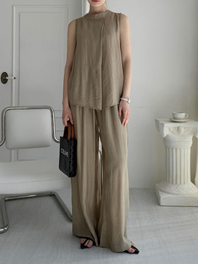 Crinkle Sleeveless Top × Wide Pants Set-Up