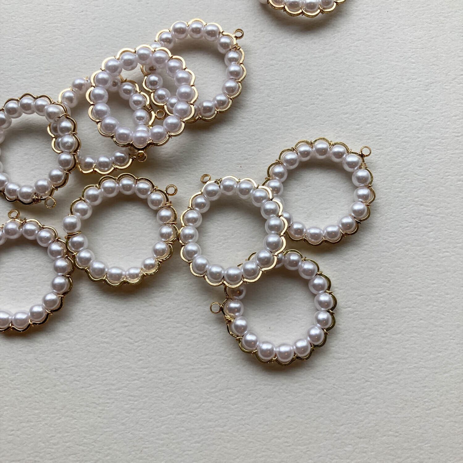 パール巻きスカラップフープチャーム