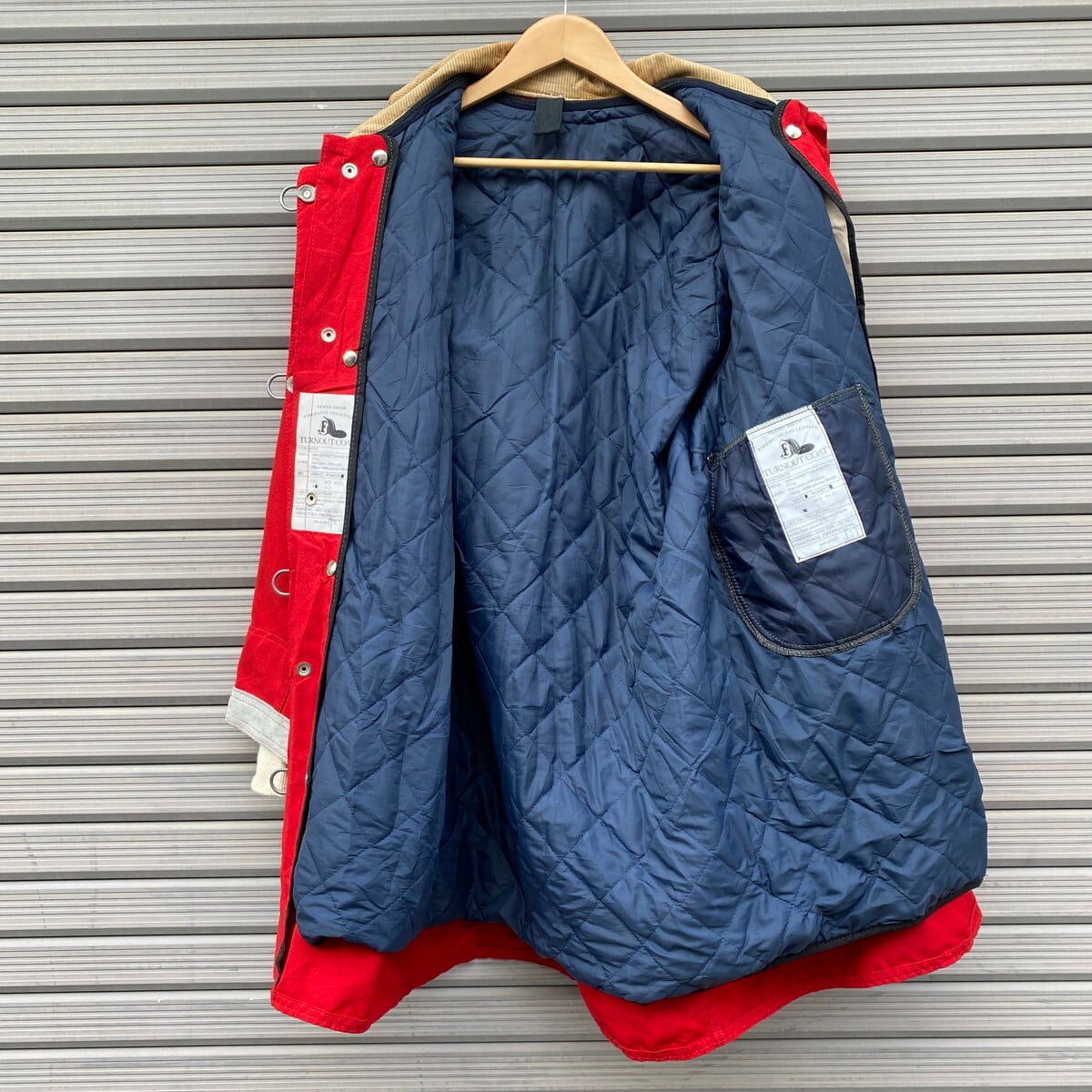 USA製 DENNIS SMITH FIREHOUSE COLLECTION TURNOUT COATファイヤーマンジャケット メンズM相当  ファイヤーマンフック コーデュロイ襟 レッド 古着 【ブルゾン・ジャケット】【AN20】 | cave 古着屋【公式】古着通販サイト