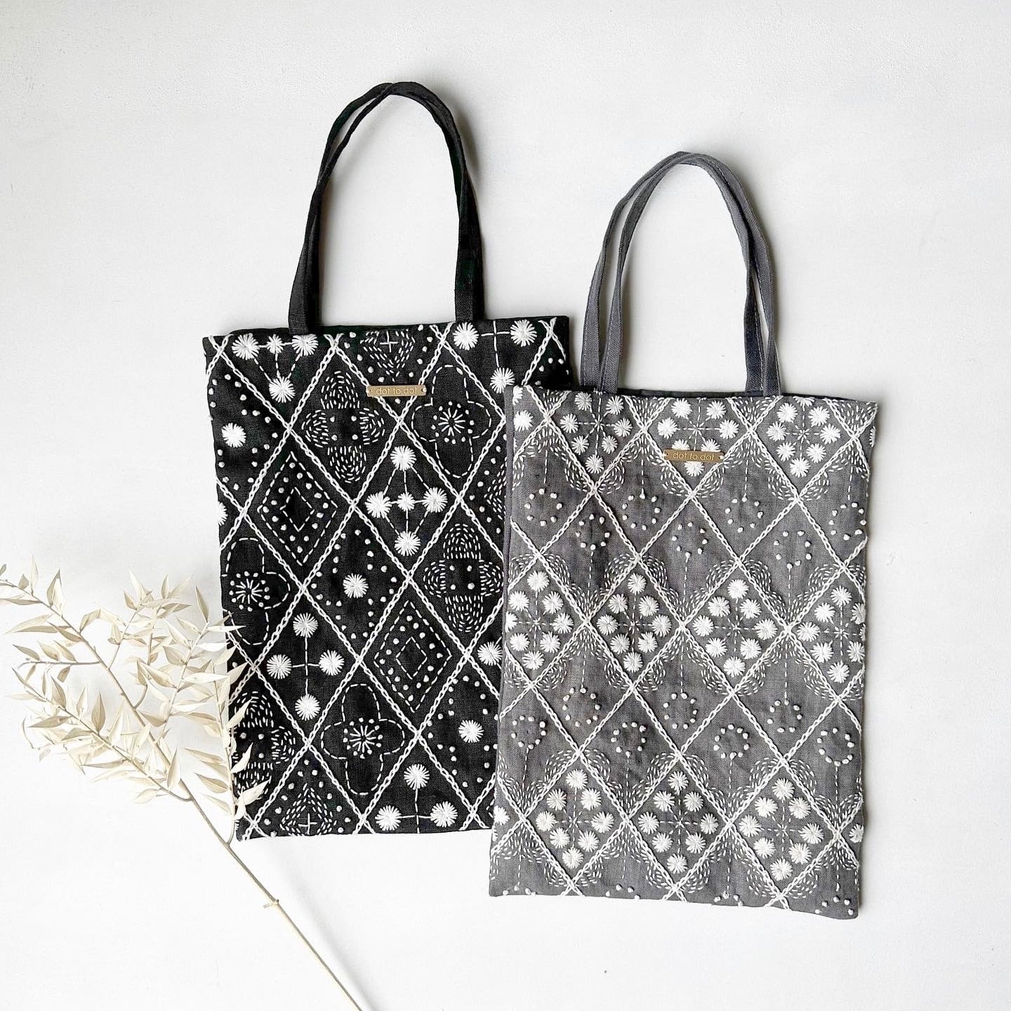 SASHIKOSTITCH チャームバッグキット「たんぽぽの綿毛」(ダークグレー