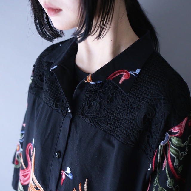 "刺繍" beautiful design and mesh fabric over silhouette h/s shirt