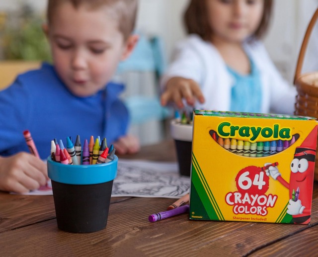 クレヨラ (Crayola) クレヨン 64色 クレヨン削り付き 正規品 520064