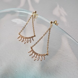 ジルコニアトライアングルピアス /イヤリング