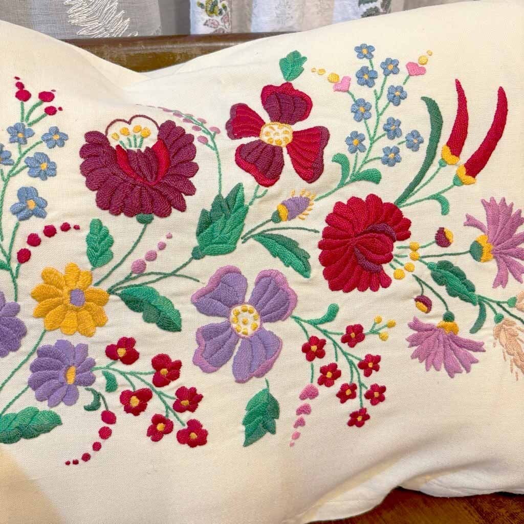 ハンガリー刺繍 花 クッションカバー クリームイエロー | kolbenova