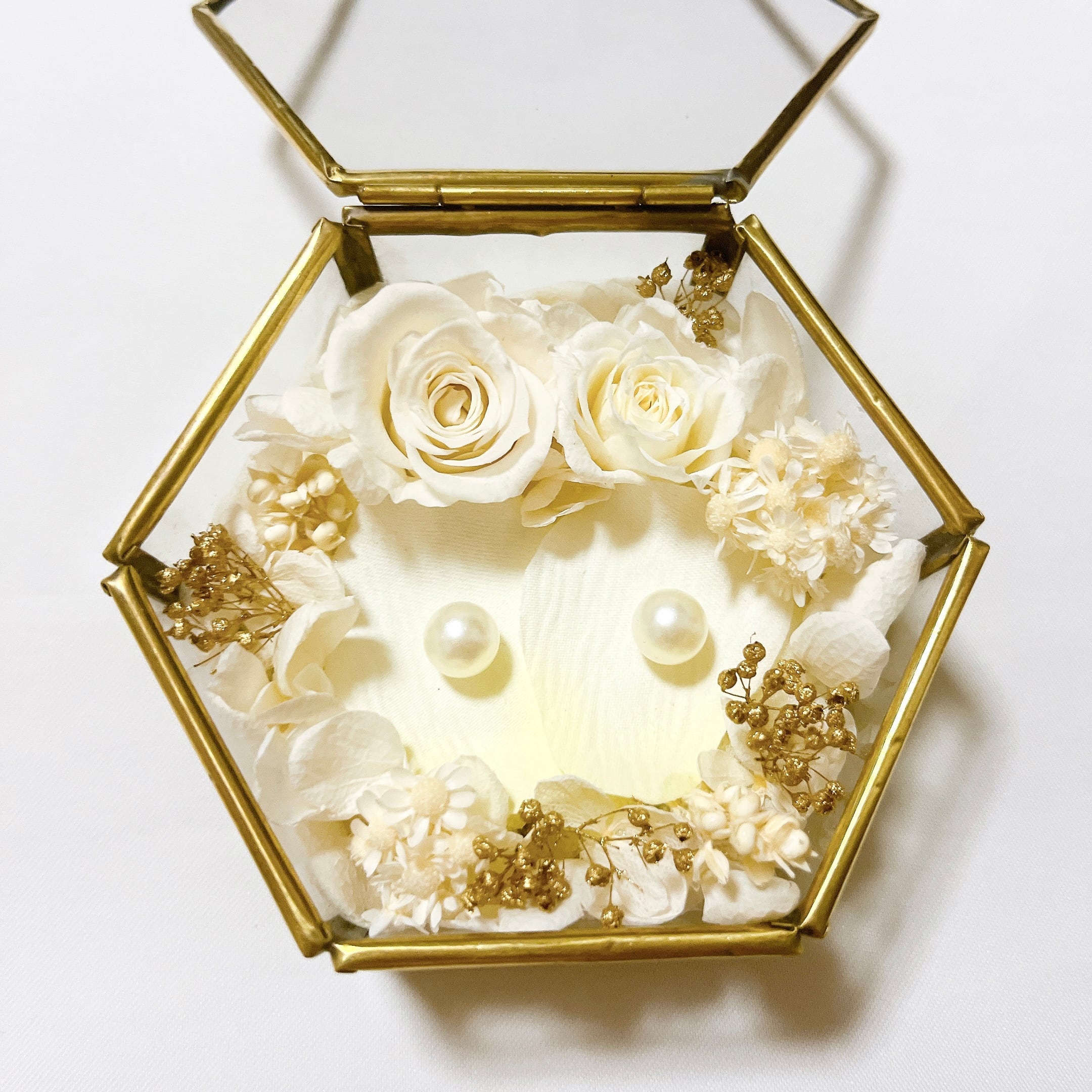 リングピロー ホワイトゴールド 王道ホワイト ガラスケースリング