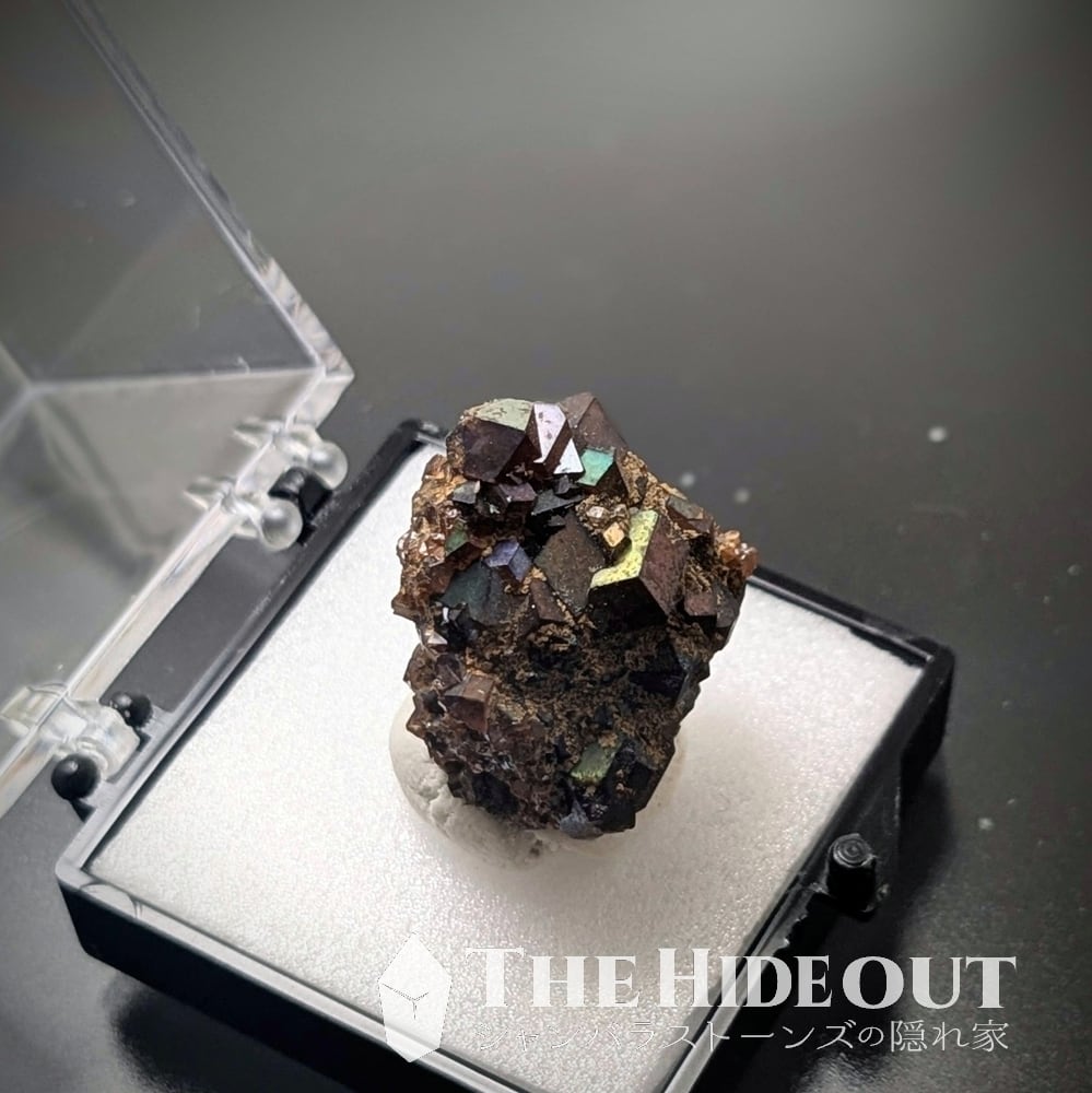 日本国産鉱物標本063 奈良県吉野郡天川村行者還岳レインボーガーネット