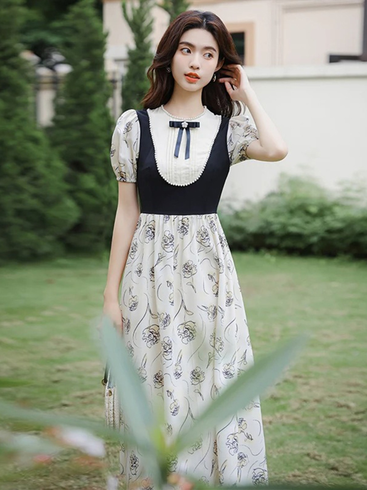 【0038】Vintage Floral French Short Sleeve Dress