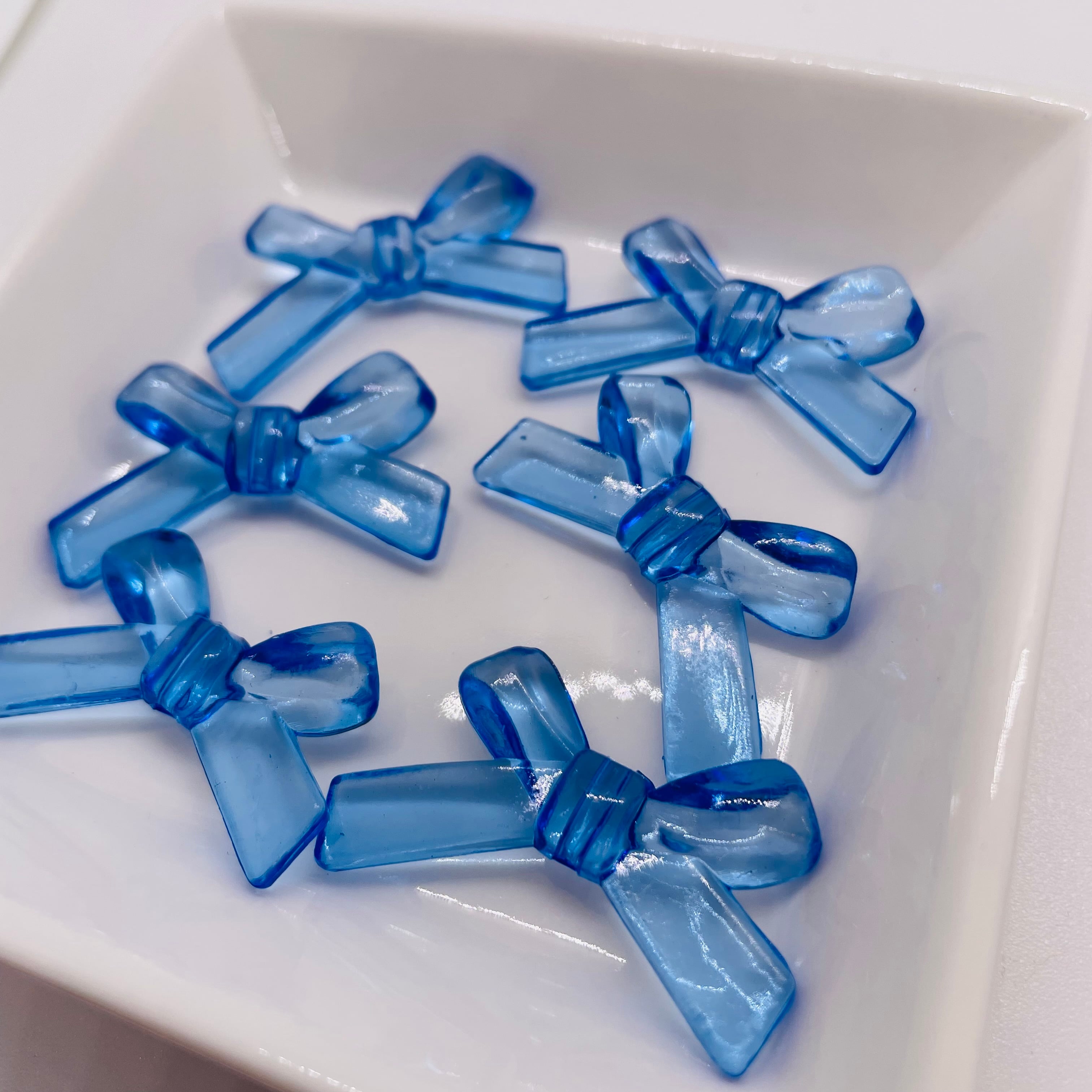 Bluesyリボン リボン型ビーズ⚫︎クリアブルー⚫︎ミドルサイズ | OTOMONOYA~韓国