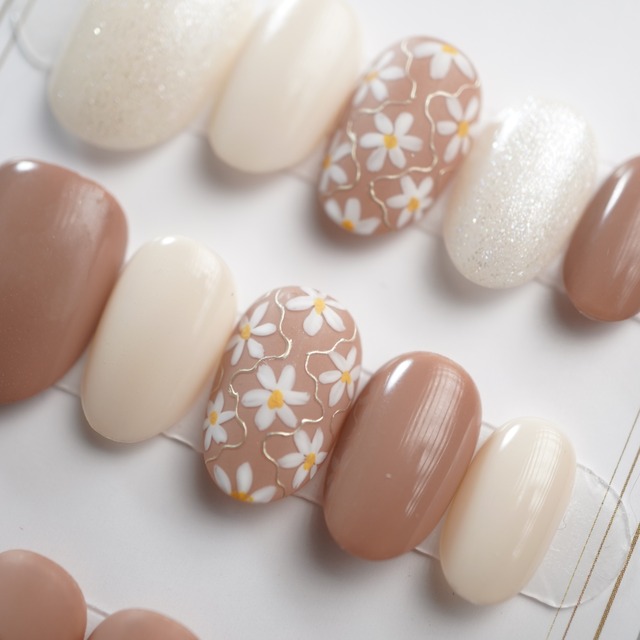 【#677】 繰り返し使える【プレミアム】ネイルチップ／15本入り／ショート アーモンド／XY237