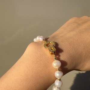 pearl metal dot bracelet