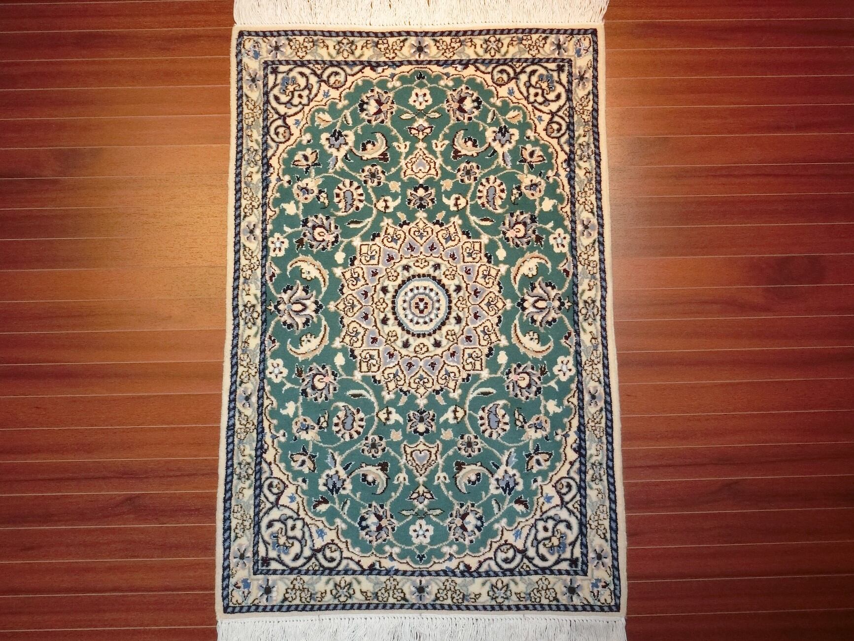 ペルシャ絨毯 手織り ナイン産 9LA【玄関サイズ】24 | Heris Carpet