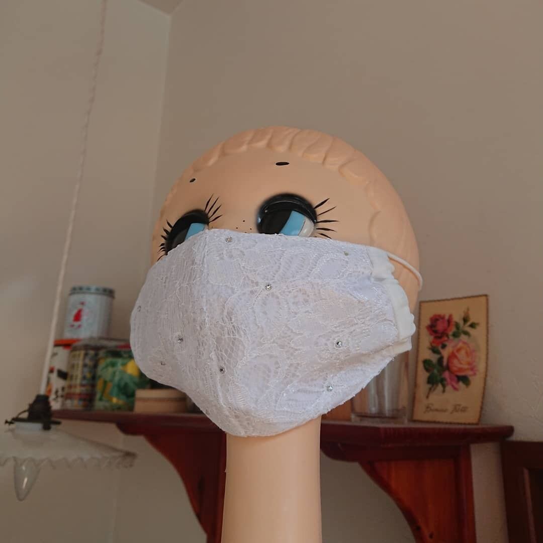 今村三郎作品 [シェパード犬] 石膏彫刻 10万円。