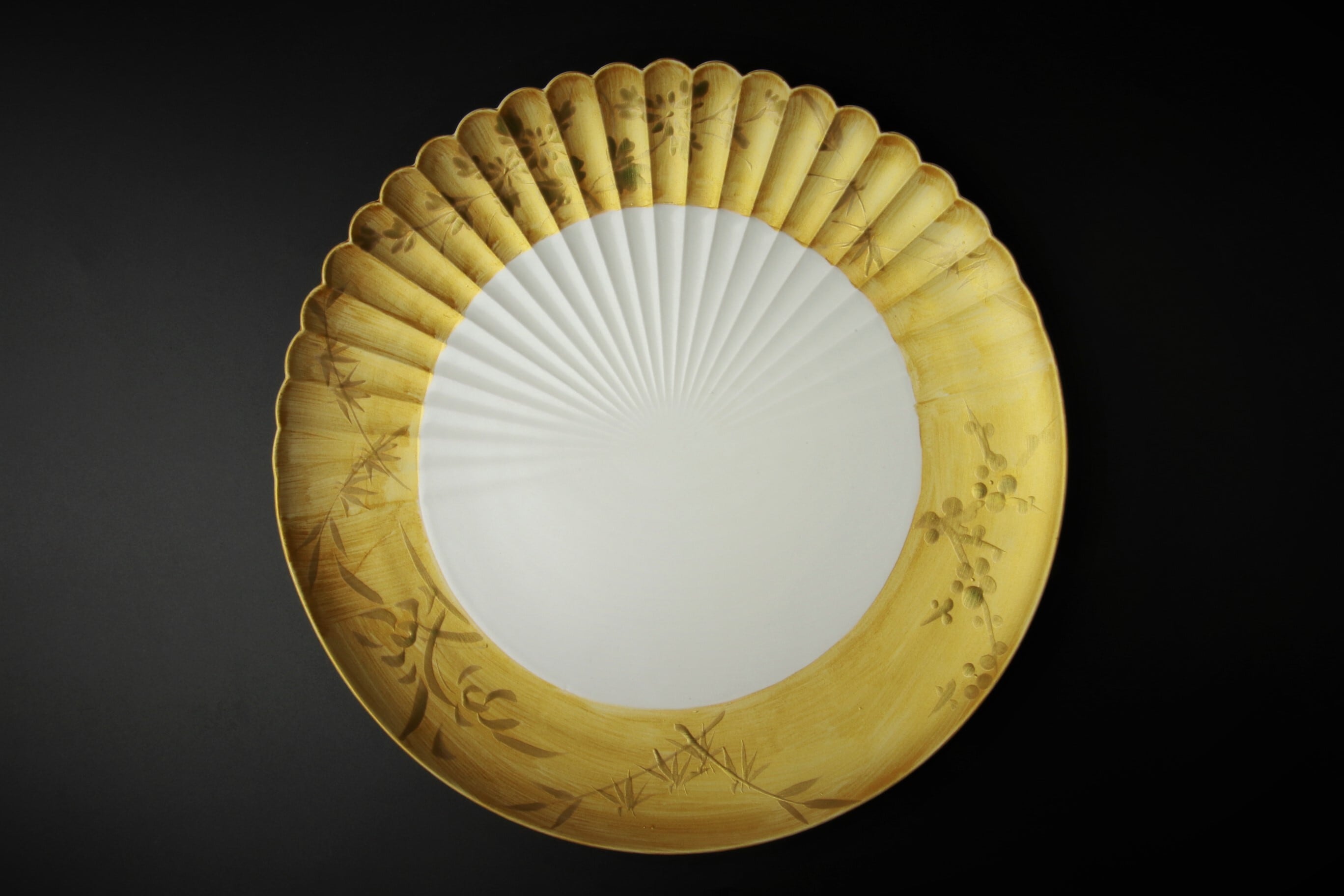 希少品 中国大清乾隆年製 百花不落地小皿 金彩満彩絵 盘口金彩 有銘 共箱共布 希少品 中国大清乾隆年製 百花不落地小皿 金彩満彩絵 盘