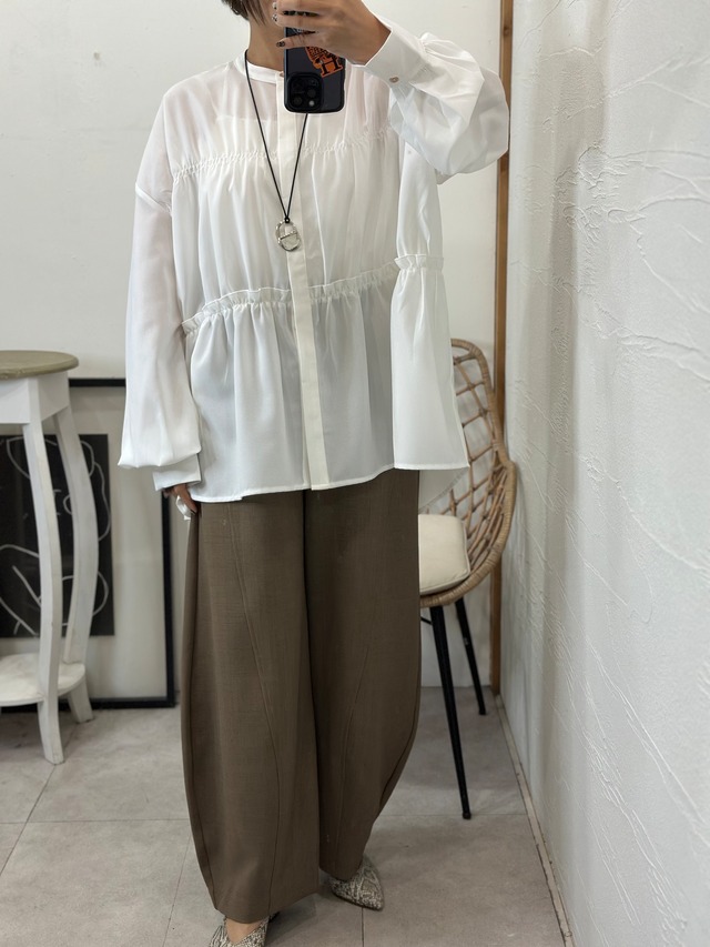 【CYAN TOKYO '25winter】シャーリングティアードブラウス