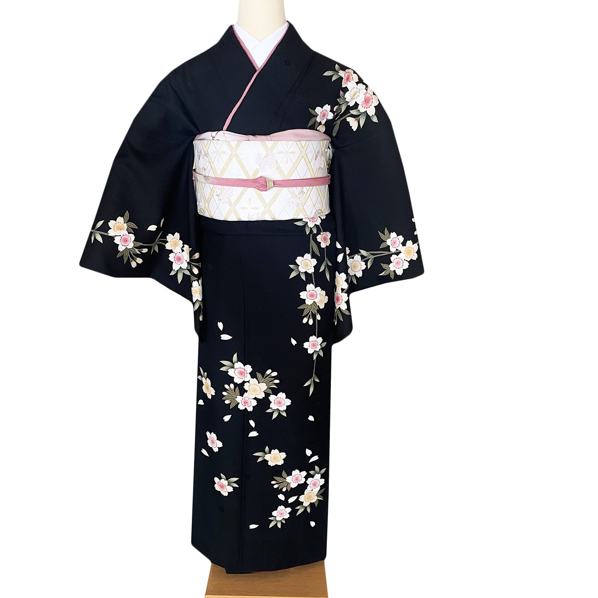 hu2】訪問着レンタル□黒地に淡い桜の小花柄□正絹フリーサイズ | 和 