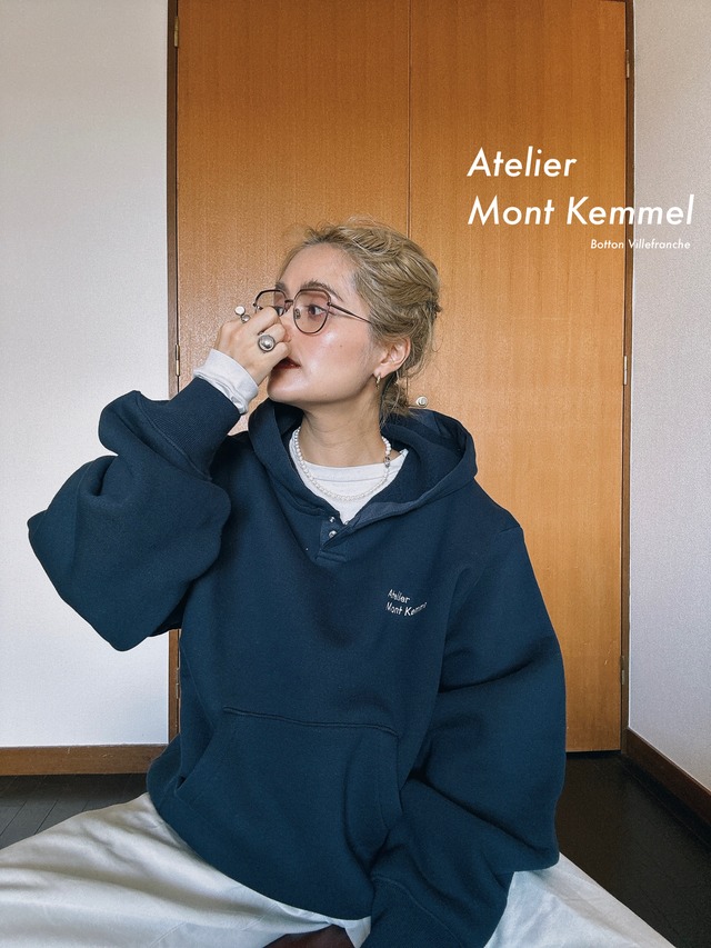 【Atelier Mont Kemmel】LOGO HOODIE/NAVY