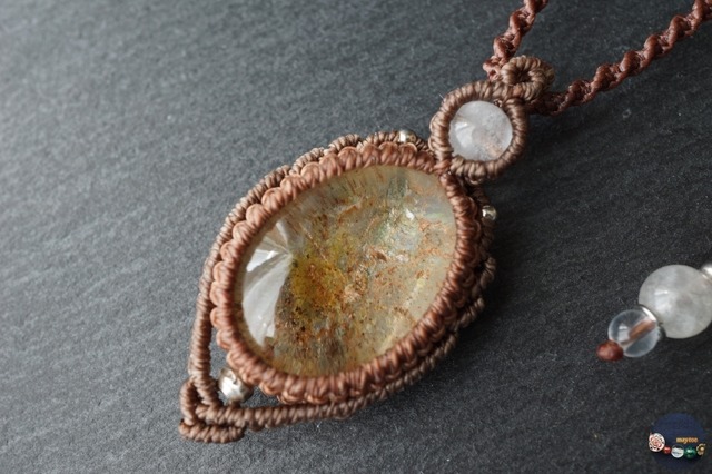 ガーデンクォーツ(庭園水晶)のマクラメネックレス - 朝霧 -