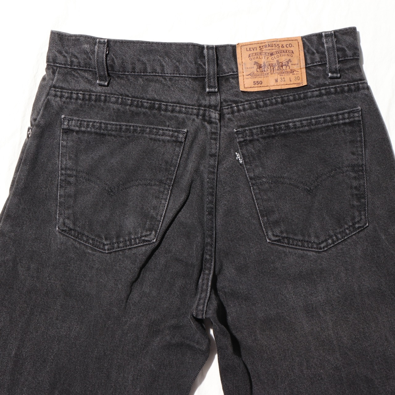 31×30 黒タブ Levi’s 550 USA 裾上げ済み サルファーブラック デニムパンツ リーバイス