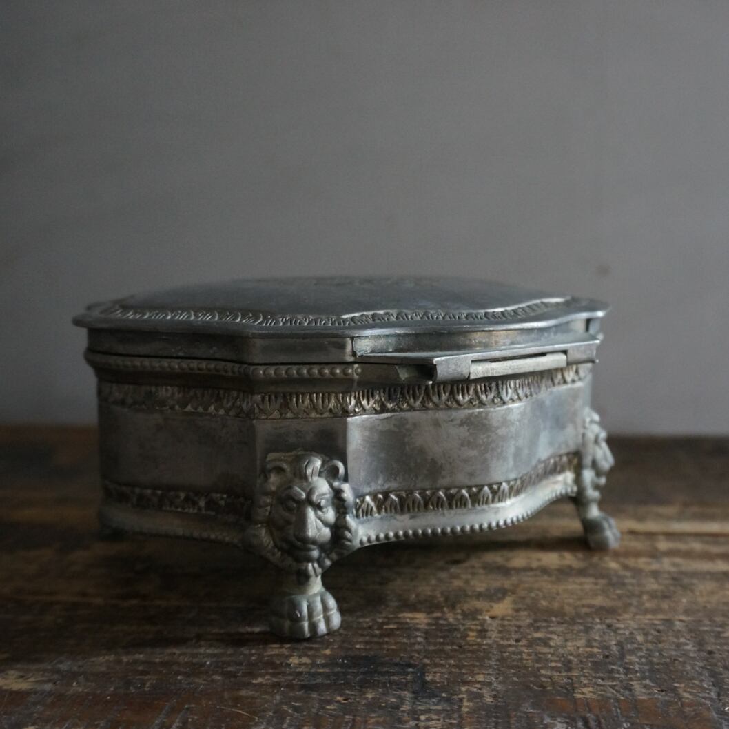 古いフランスのジュエリーボックス