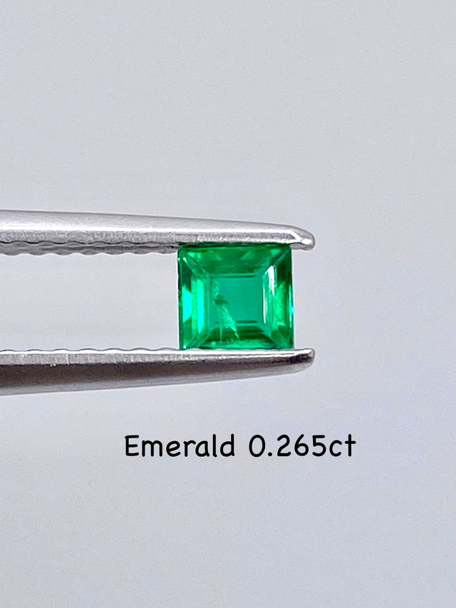 【年末年始SALE ~2026/1/5】ビビッドなエメラルド 0.265ct ルース