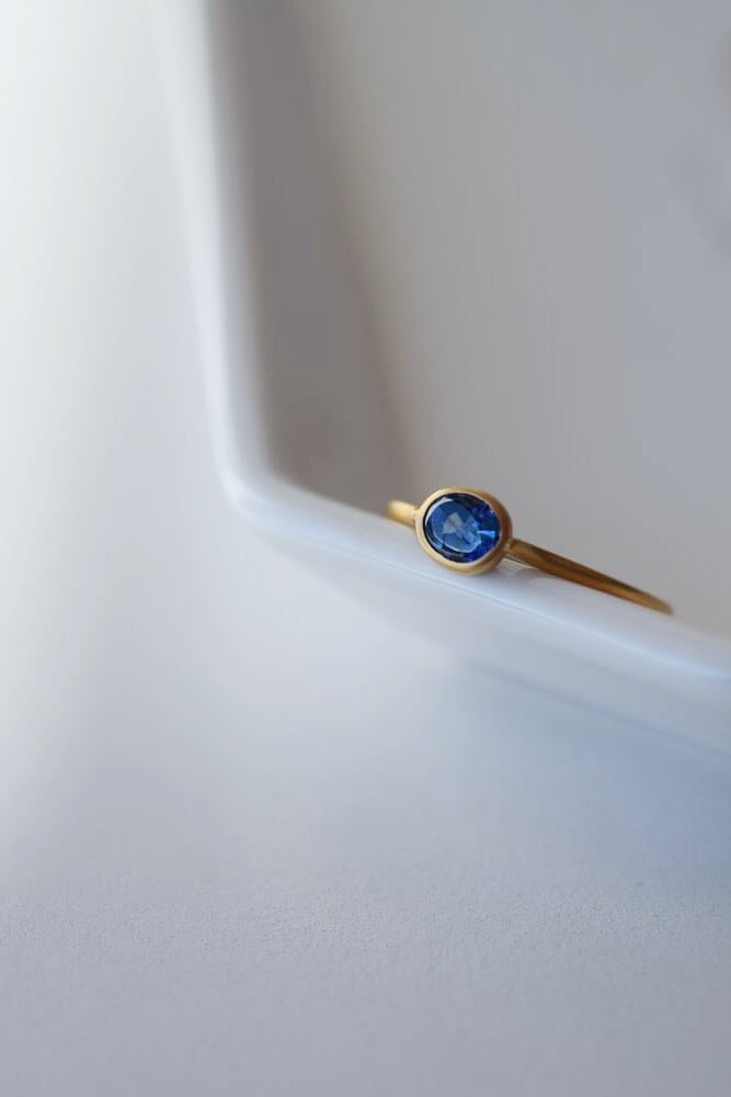 Curve Ring - blue sapphire -