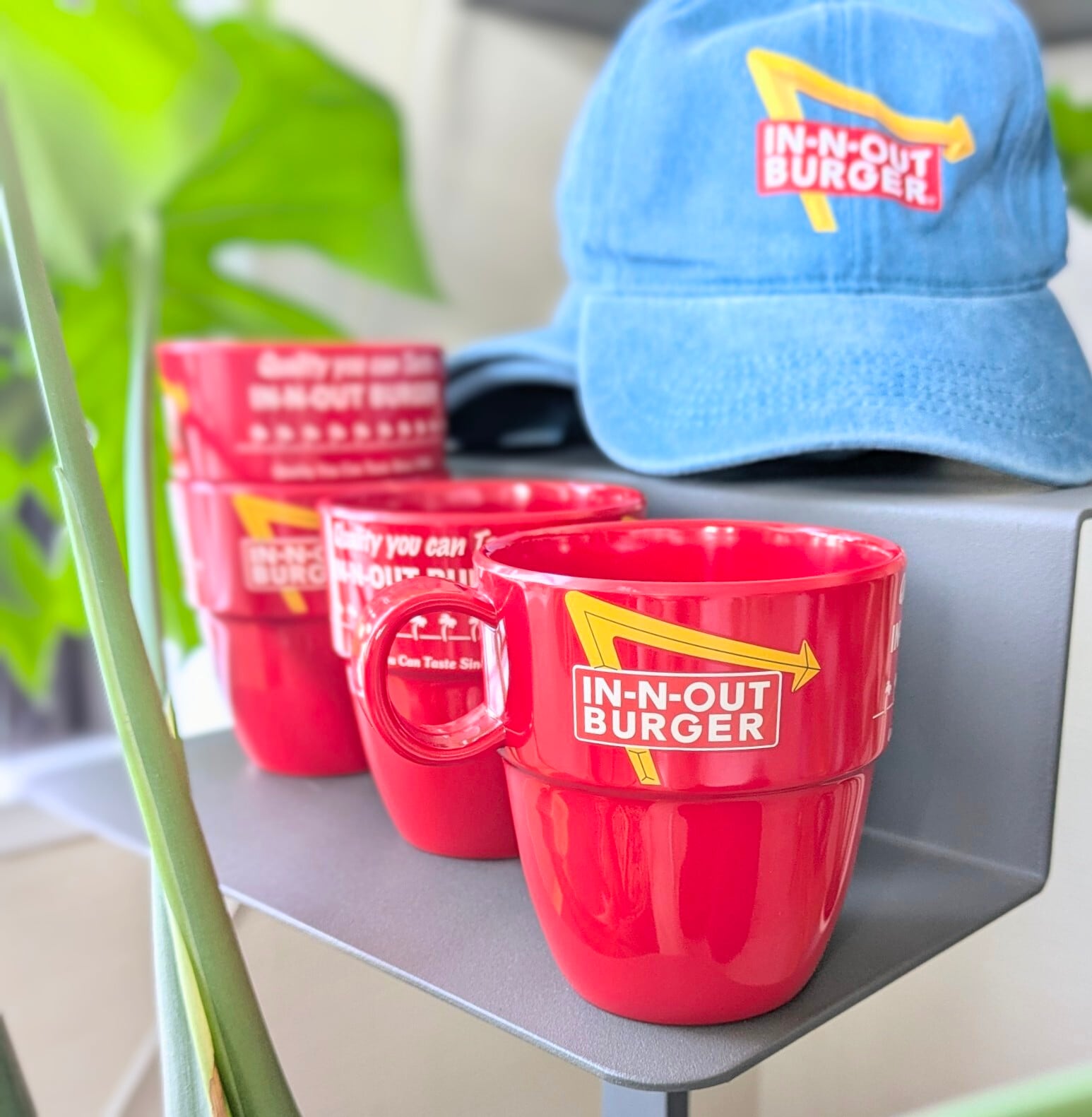 【 In-N-Out Burger( インアンドアウトバーガー / イナウトバーガー )】 MELAMINE MUG / メラミン製マグ / diner / ダイナー 〚アメリカン雑貨 アメトイ〛