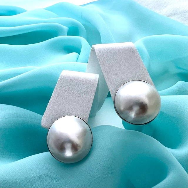 K18 W/G Mabe Pearl Earrings