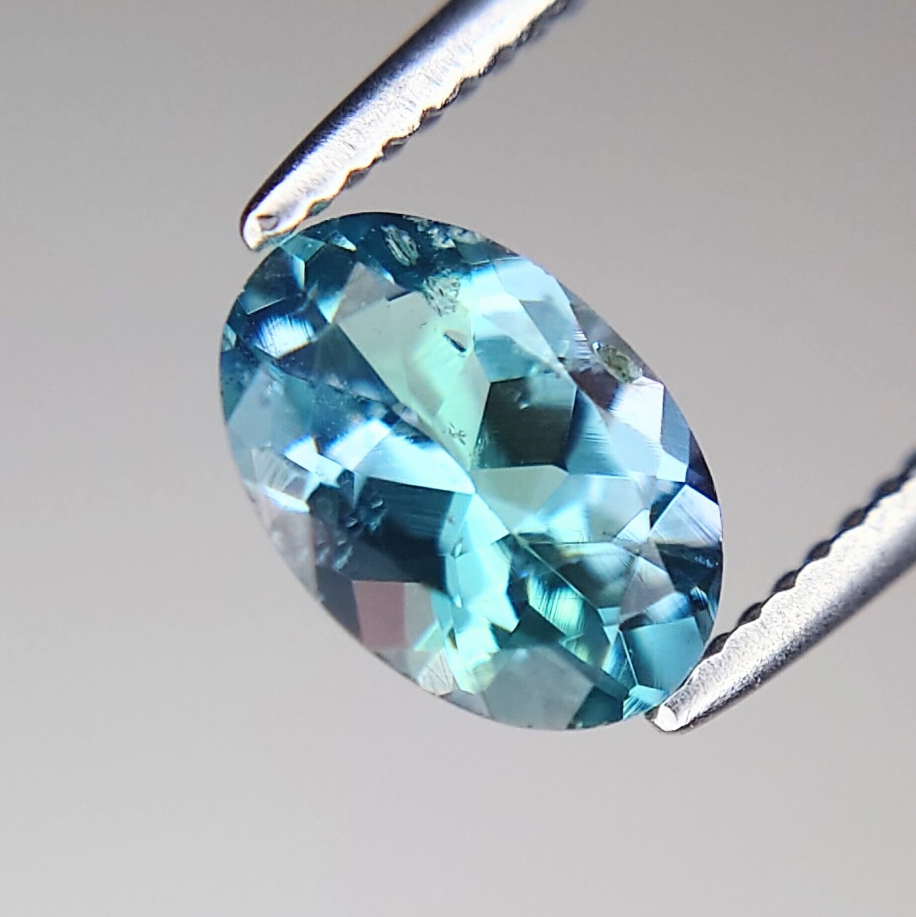希少 Blue Kornerupine 0.375ct Cr/Fe/V 日独成分分析済ソ付 ルース