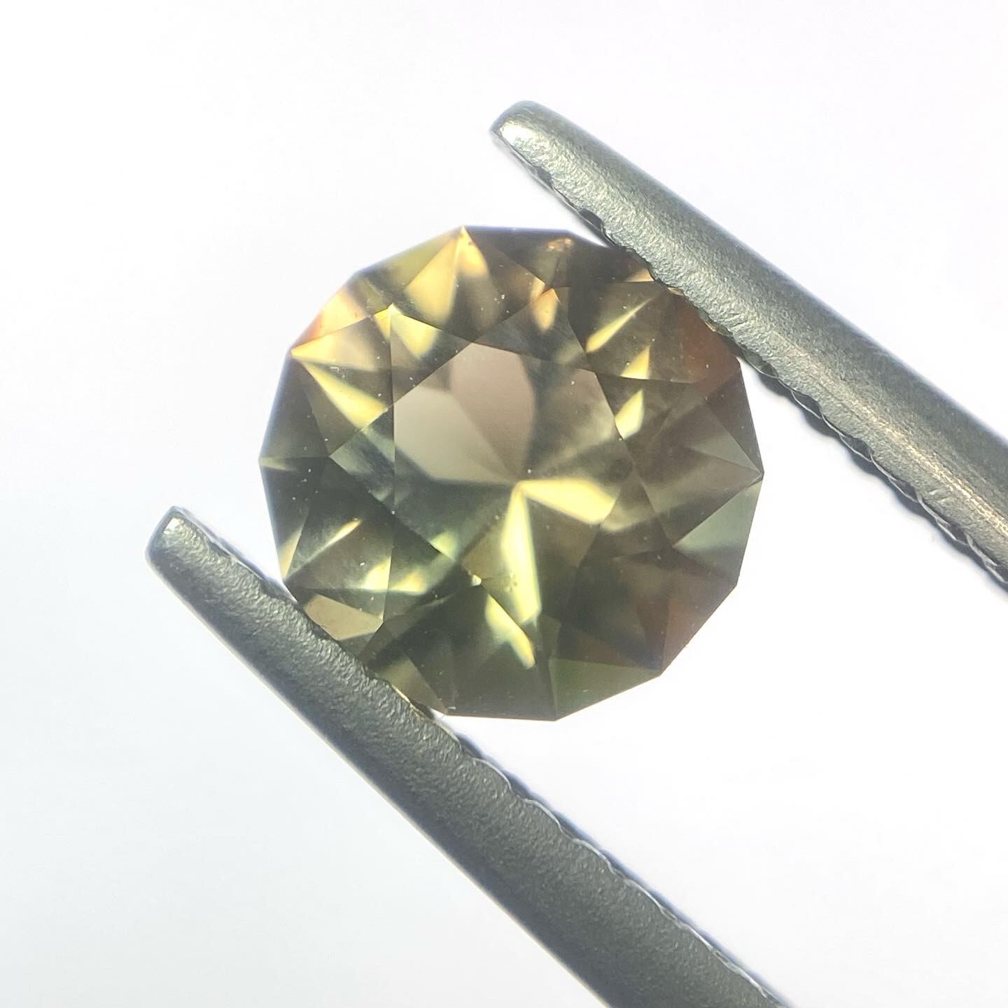 山照らす太陽　オレゴンサンストーン