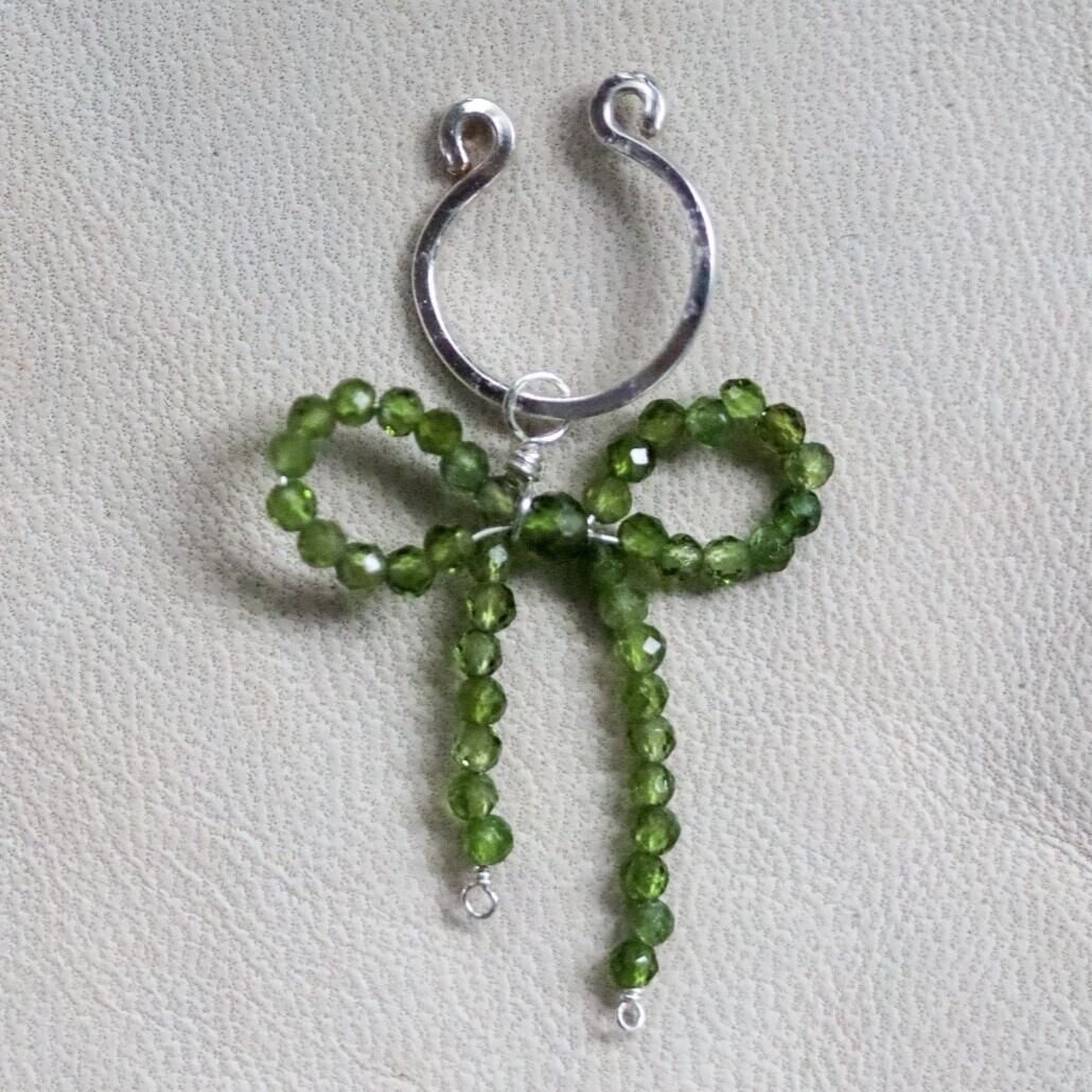 ‐ Birth Stone Ribbon - ear cuff クロムダイオプサイド