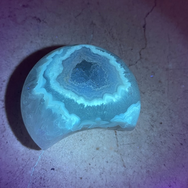 ブラジル産 アゲートムーン｜ドゥルージー入り・レイヤー構造が美しい瑪瑙／UV反応あり