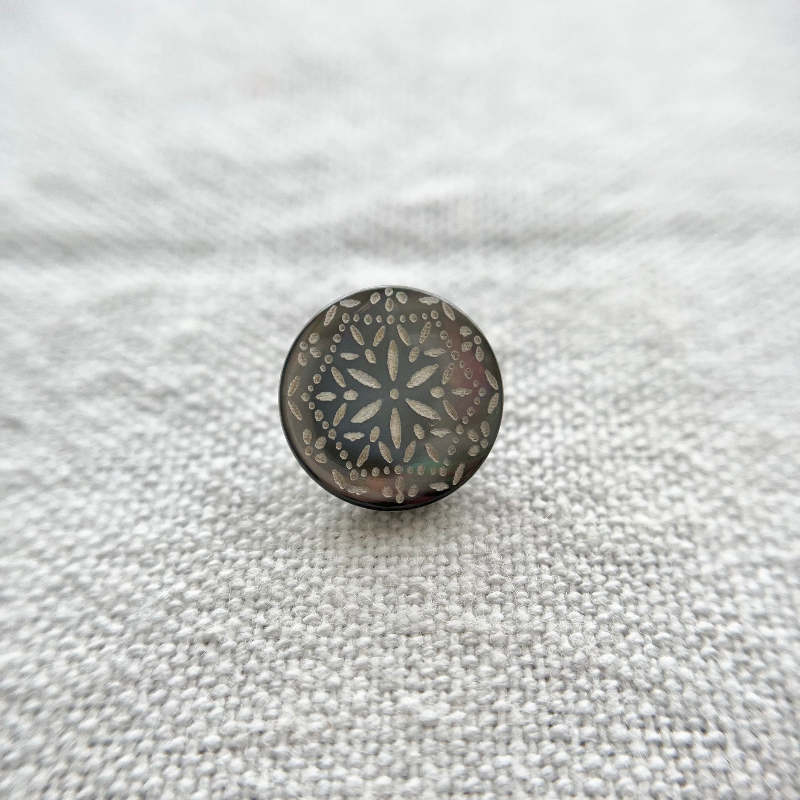 カッティングフラワー(黒蝶貝)13㎜