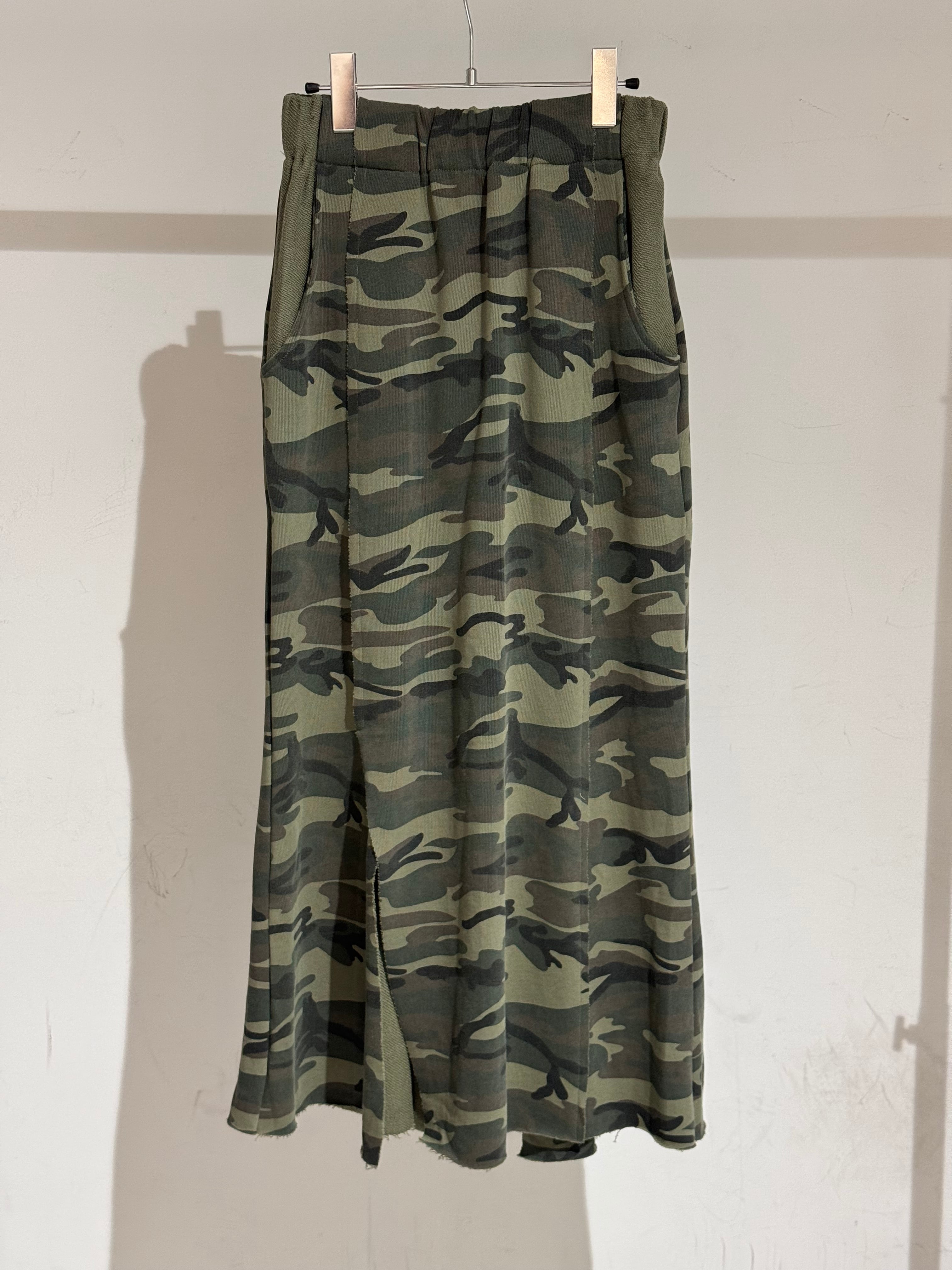 slit camouflage sweat skirt