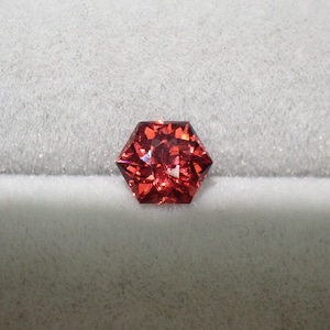 変形ヘキサゴンカット☆ロードライトガーネット 0.543ct