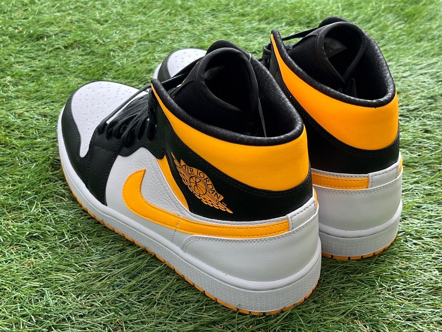 NIKE W AIR JORDAN 1 MID SE LASER ORANGE CV5276-107 29cm