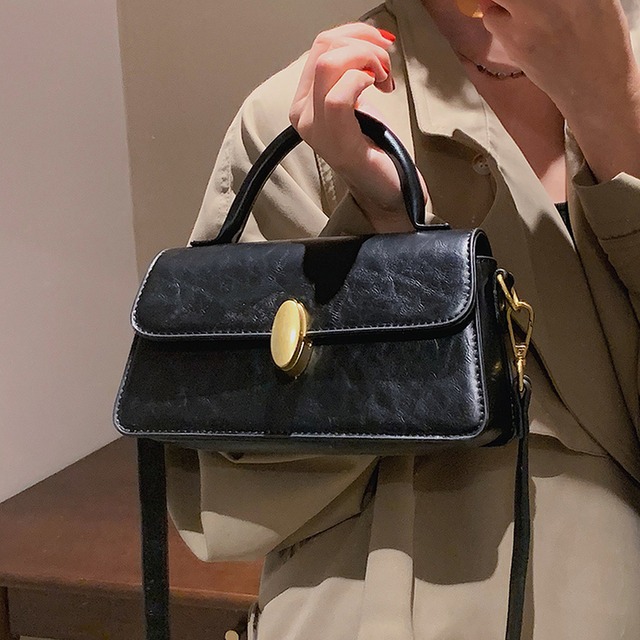 4color レディース ショルダーバッグ ハンドバッグ おしゃれ見えバッグ レトロ ミニサイズ フェイクレザー PU レザーショルダーバッグ スクエア型 エコレザー 斜めかけ 通勤 休日 お出かけ 2WAYバッグ 肩掛け 手持ち コンパクト レトロ 大人可愛い 大人女子 こなれ感 キュート ガーリー エレガント 白 ホワイト 黒 ブラック ブラウン 大人カラー ニュアンスカラー 学生 女子会 イベント デイリー 定番 インスタ映え