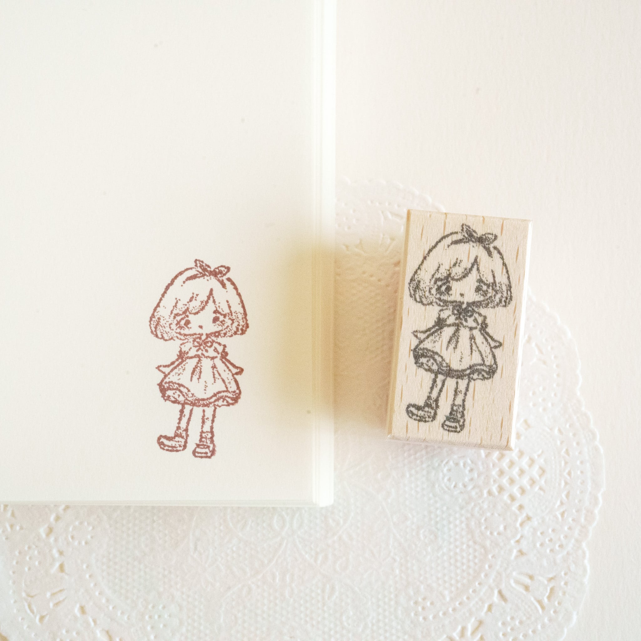 ラバースタンプ - 手をつなぐ女の子とくま 【Sweet painting】 | くま