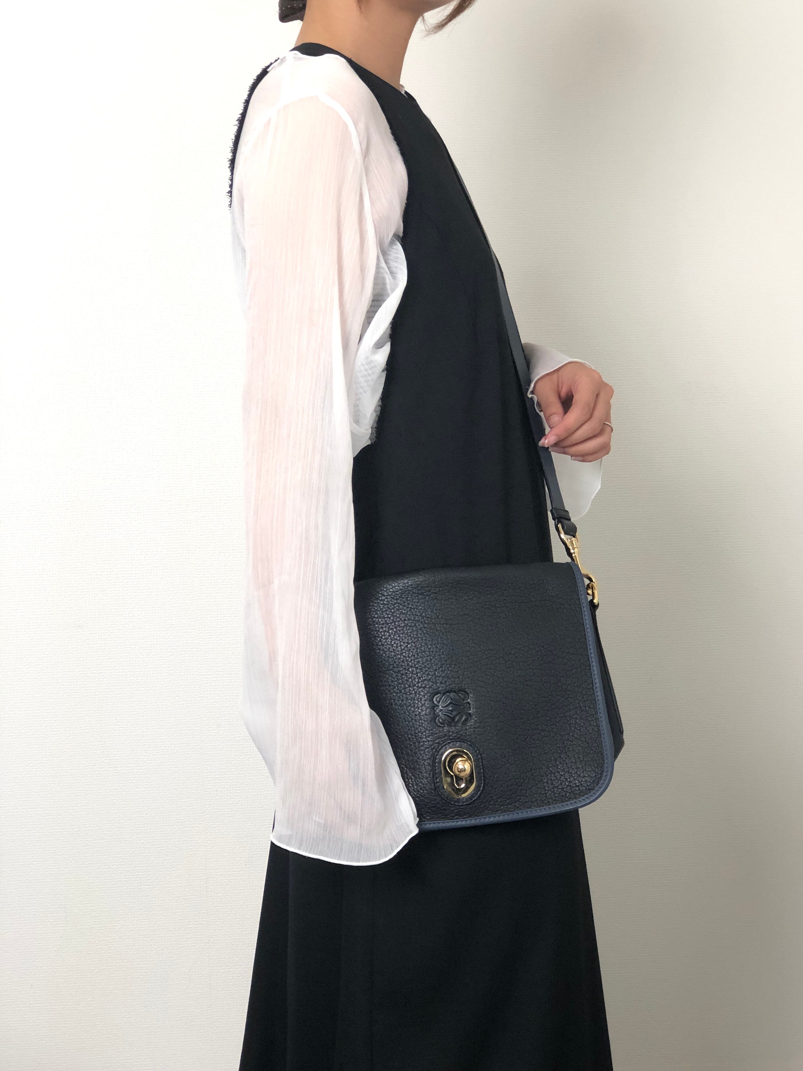 LOEWE ロエベ ショルダーバッグ ネイビー×ブラック アナグラム レザー