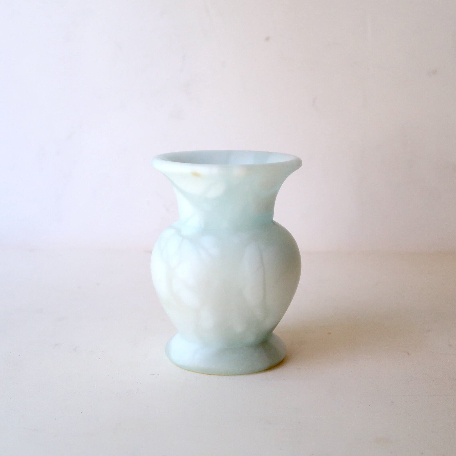 ブルーホワイトな石の花瓶 | SUISUI