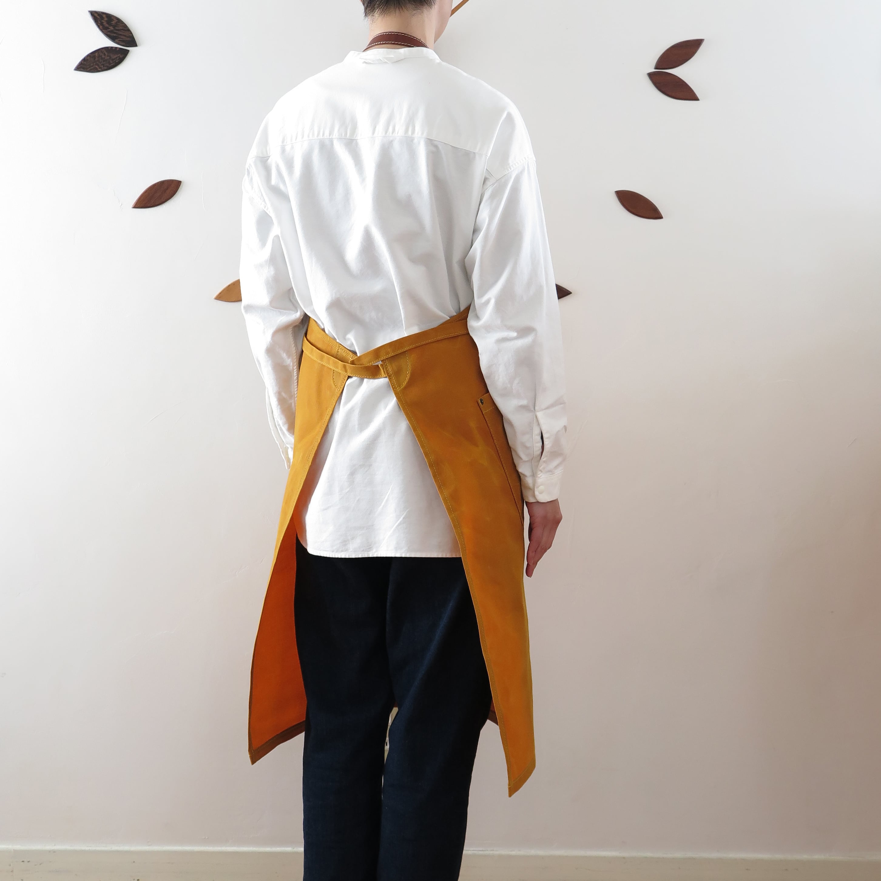 Paraffin canvas apron MUSTARD | antitese（アンティテーゼ