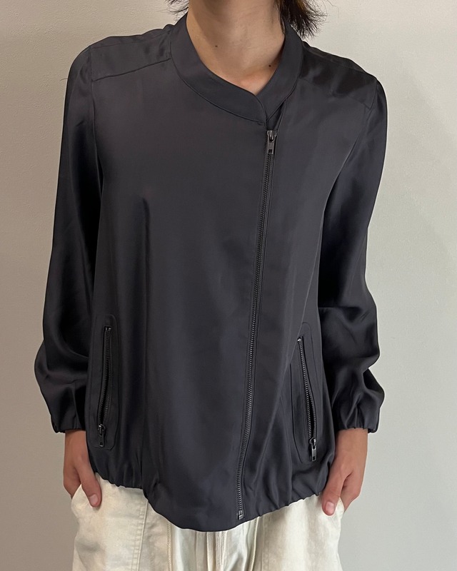 minimal double collarless silk blouson